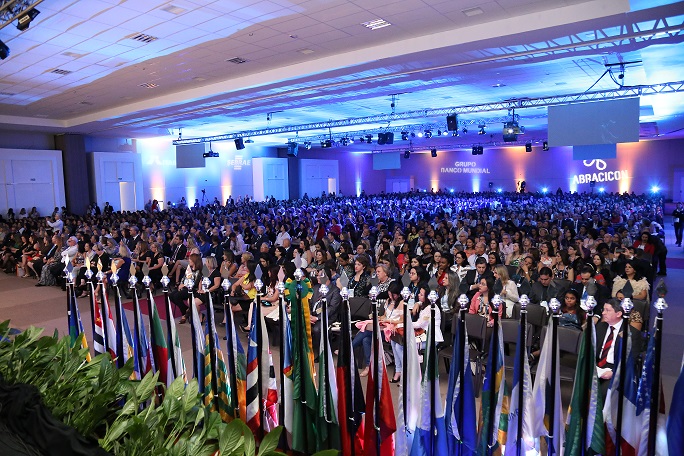 Alessandro-publico-noite-reduzida-1